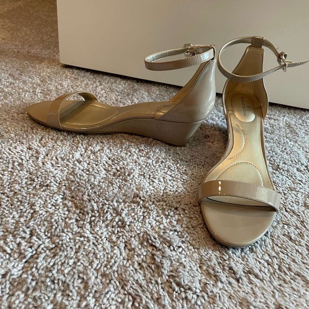 Nude Wedges